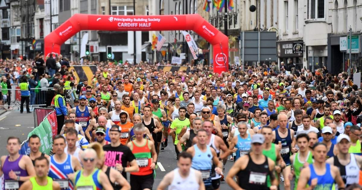 Particiapnts running the Cardiff Half Marathon